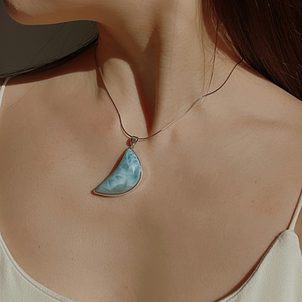 ラリマー　月型　ペンダントトップ ラリマーペンダント月コレクション｜一点物天然ラリマー｜Olas de Larimar